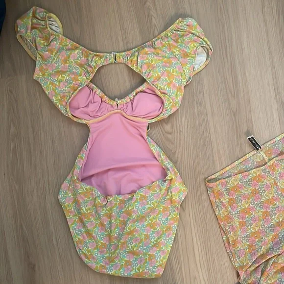 Dippin’ Daisy’s Swimsuit and Pants Set - Picture 3 of 5